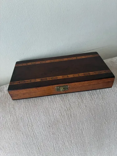 Antiga caixa em marchetaria 22cm