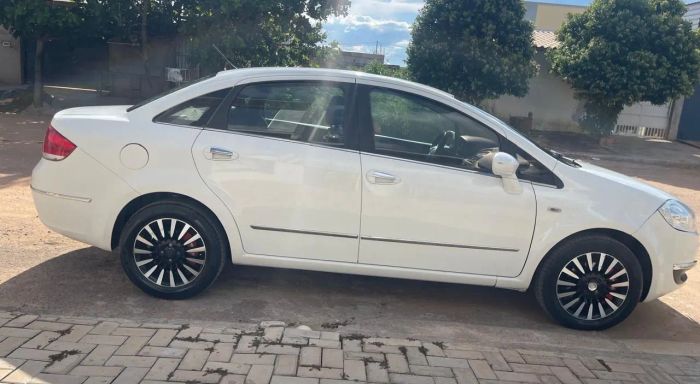 Imagem de Fiat Linea Absolute 1.9/1.8 Flex Dualogic 4P 2016