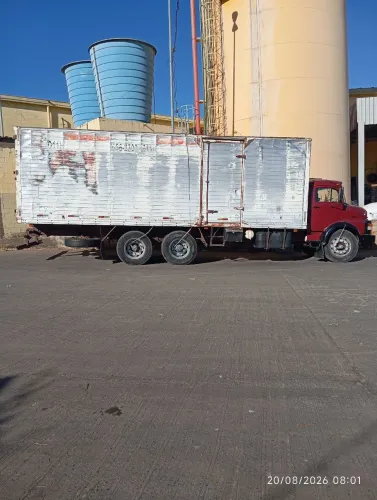 Vende-se 1313 baú truk ano 82