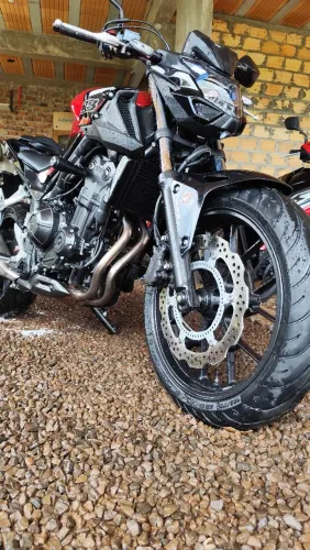 Moto impecável sem detalhes