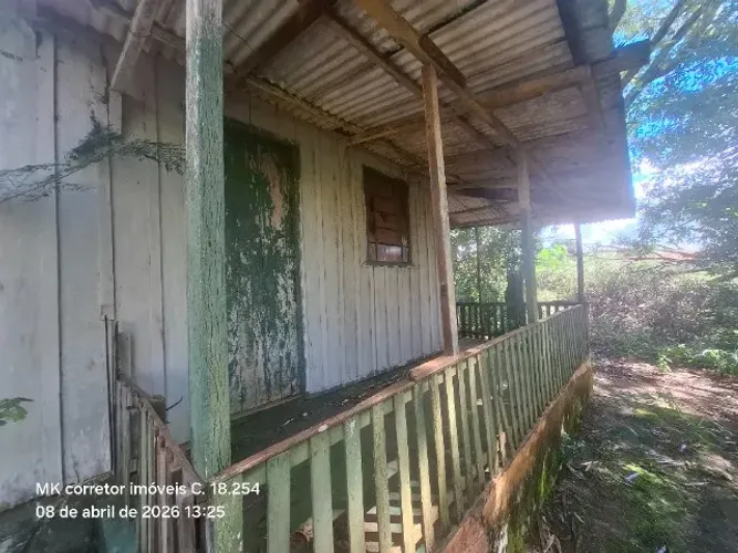 Chácara de 4.484,00 m2 com casa de madeira, perto do asfalto, Água das Flores, Jataizinho.