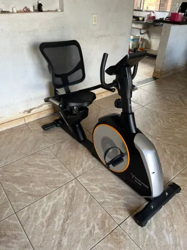 M- BICICLETA ERGOMÉTRICA, BICICLETA HORIZONTAL. OPORTUNIDADE! TREINE COMO PROFISSIONAL!