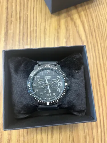 Relógio Citizen Preto. Pulseira em Borracha FKM fosca