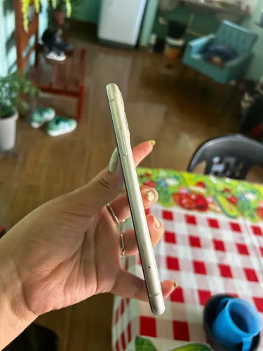 Iphone 11 - Traseira danificada
