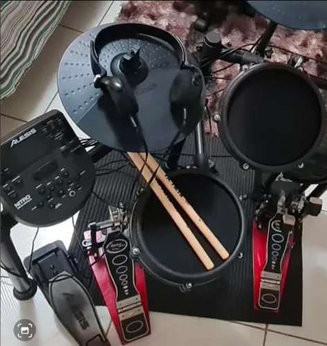 Bateria eletrônica Alesis Nitro Mesh mais brindes! 