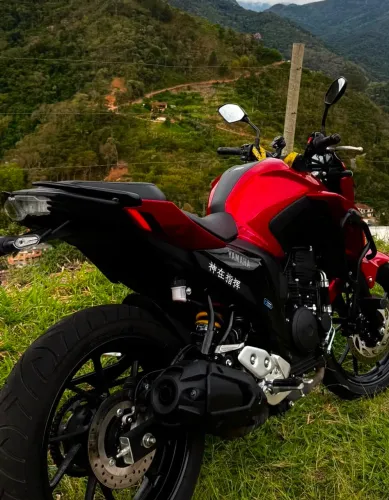 Moto fz25 2025 muito nova apenas 3500km rodados