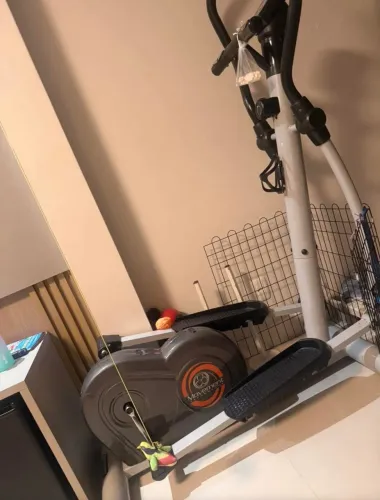 Aparelho Eliptico para exercício marca movement 