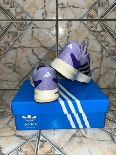 Tênis adidas
