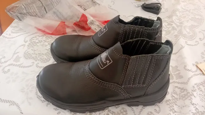 Baixei!!!! Vendo Botas com 70 % de descontos