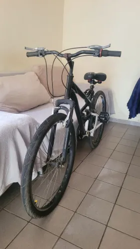Bicicleta aro 26 suspensão central
