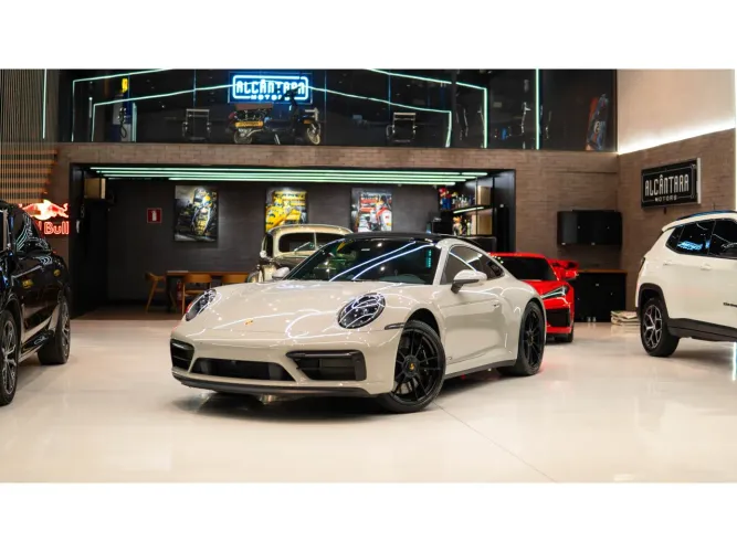 Porsche 911 Carrera 3.0 24V H6 PDK 2024