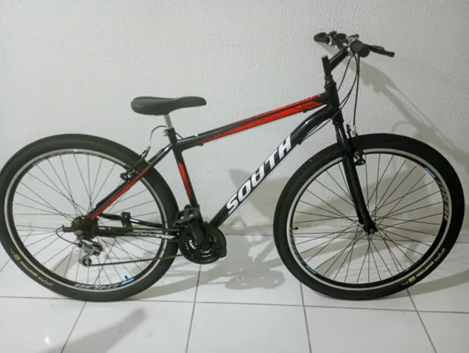 Bicicleta semi nova ,usada poucas vezes com nota fiscal