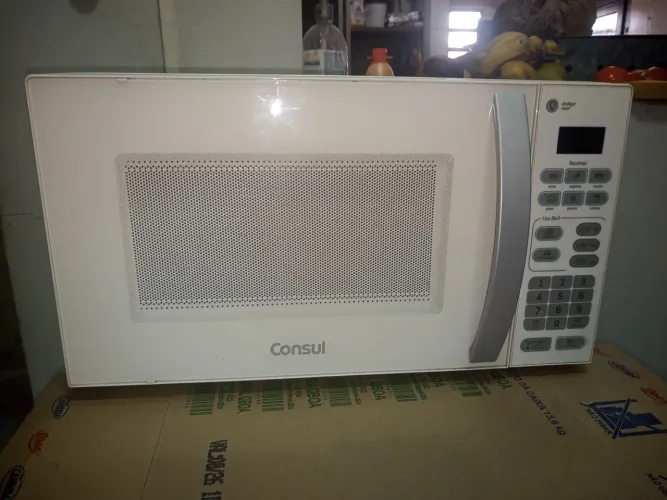 Microondas Consul semi novo garantia tres meses.