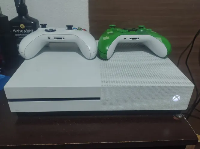 Vendo Xbox one.S pra vender logo