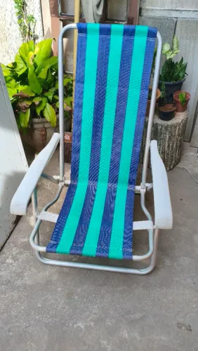 Cadeira de praia bem usada