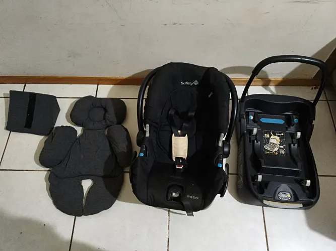 Vendo ou troco Bebê conforto safety com almofada redutora