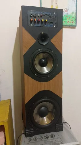 Caixa Bob artesanal de 150 watts RMS nova "