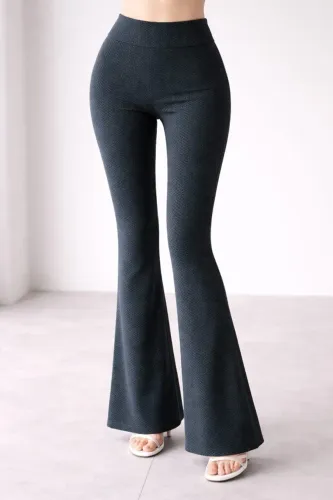Calça elegante, com bolsos atrás