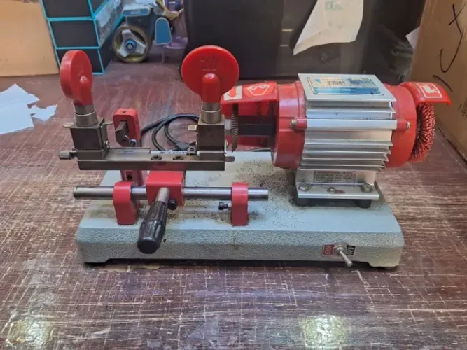 Máquina Copiadora de Chaves Dovale