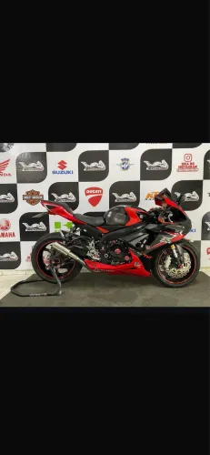 Suzuki GSX-R srad 750, equipada e escape esportivo 