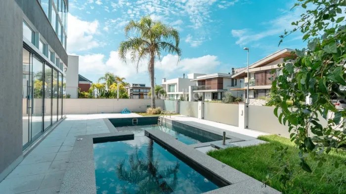 Casa de 342,88m² com 5 quartos sendo 3 suítes no Morro das Pedras
