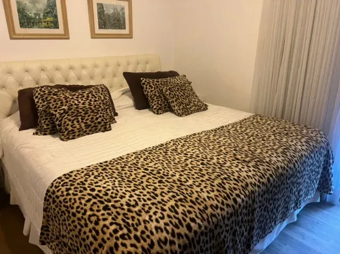 Cama King Simmons Beautyrest + Cabeceira Capitonê + Box Bipartido