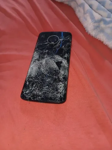 Vendo celular moto g6 plus pra retirada de peças 