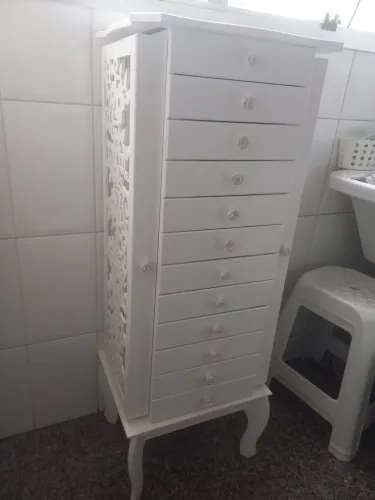 Armario porta bijuterias com gavetas