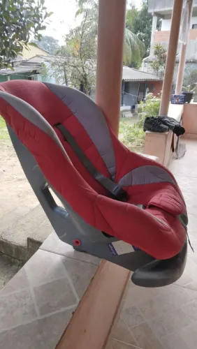Cadeirinha para Bebê de colocar no carro,Semi nova.