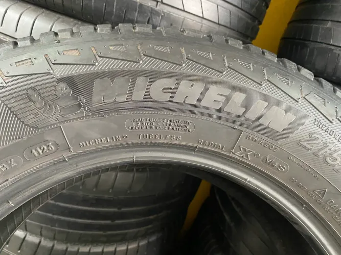 04 PNEUS 215/65/16 MICHELIN USADOS