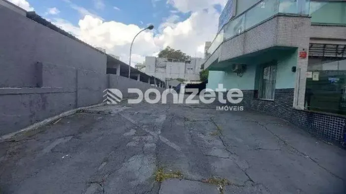 Terreno Comercial para Alugar no Centro de Santo André - 400 m² (30 vagas)