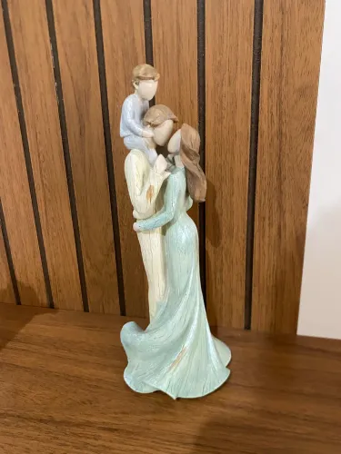 Escultura decorativa família casal+1 filho