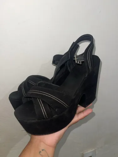 Salto plataforma camurça 70 reais