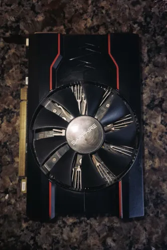 Radeon RX 550 4GB Sapphire Pulse Radeon GDDR5 HDMI/DP/DVI