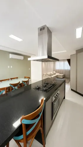 Locação 4 Dormitórios sendo 2 Suítes Apartamento Mobiliado no Centro de Balneário Camboriú