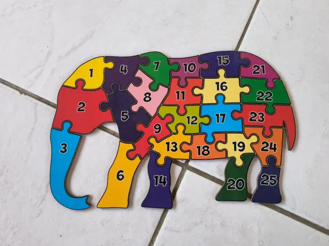 Quebra cabeças infantil Elefanúmeros 25 peças de madeira (+5)