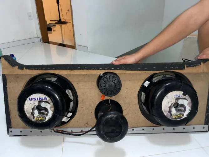 Caixa de som automotiva