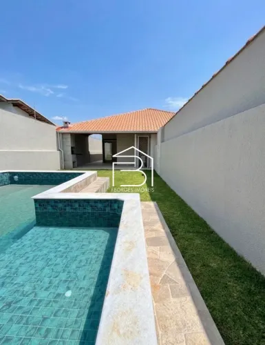 Itanhaém | lado Praia Casa com Piscina e Espaço para 4 Carros | R$ 433 Mil
