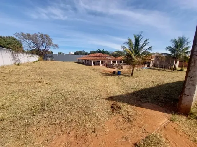 Alugo chácara com casa