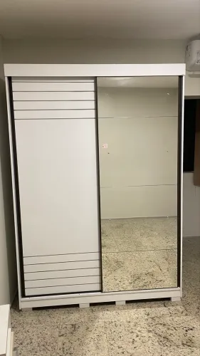 Armário guarda roupas semi novo