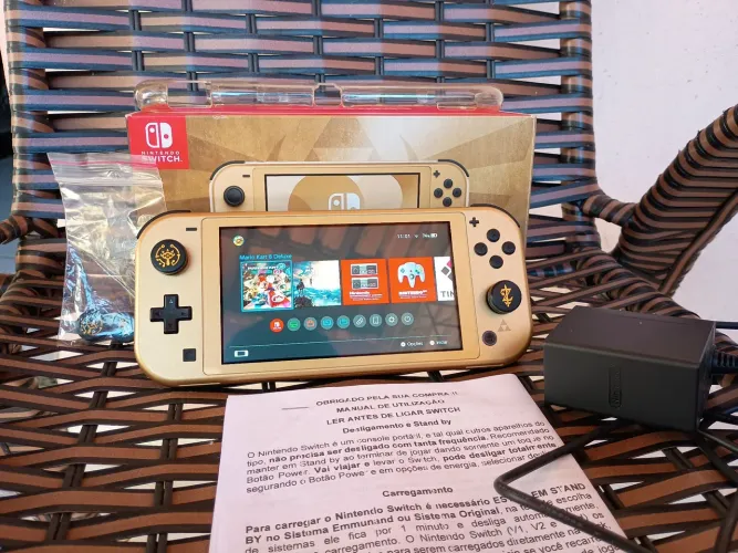Nintendo Switch Lite Edição Especial Hyrule (desbloqueado) - Completo + Brindes!