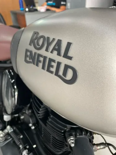 Royal Enfield Classic 350 Dark