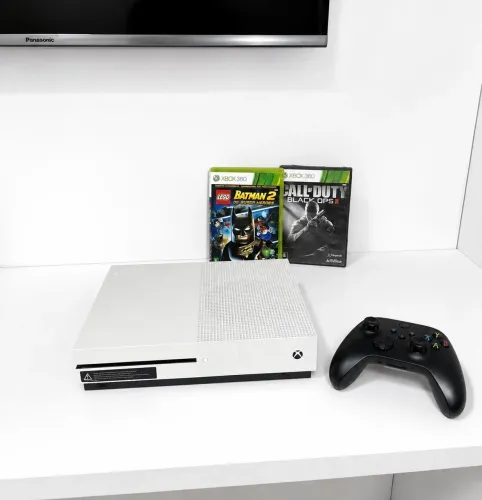 Xbox One S + Controle Series S + 2 Jogos