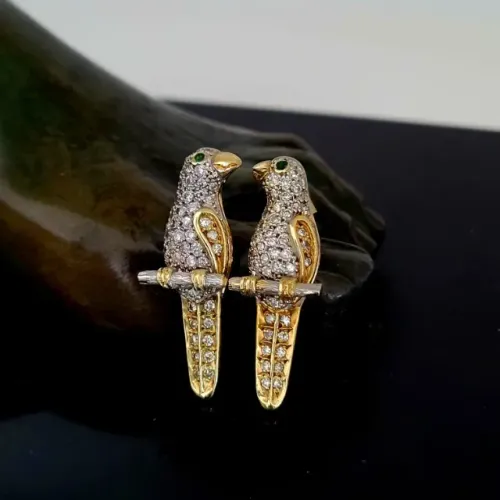 Brincos ouro 18k, 1,20ct de diamantes, formato pássaros, lindo.