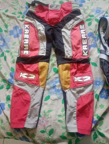 Jaqueta e calça de motociclista