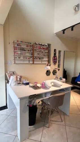 Mesa manicure em L