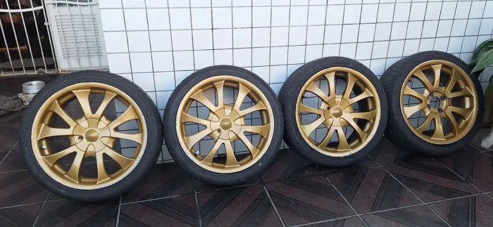 Rodas aro 17' com Pneus 205/40