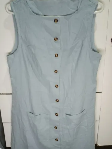Vestido Azul Claro Feminino com Botões Frontais e Bolsos - Elegante e Confortável
