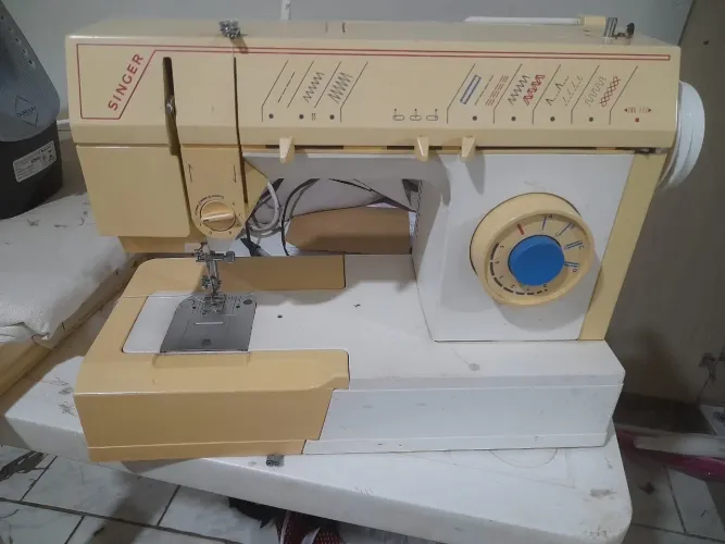 Máquina de costura doméstica 