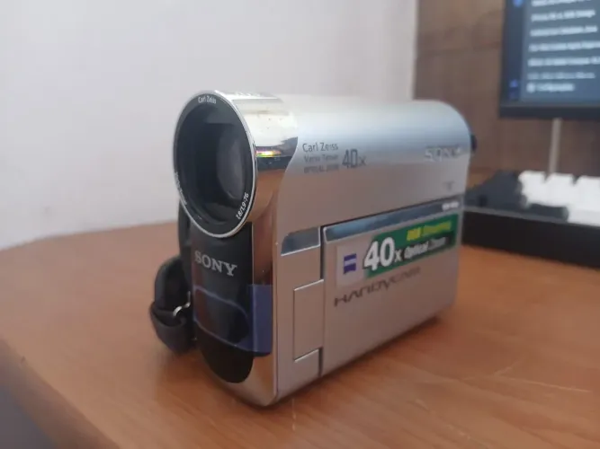 Filmadora Sony Handycam DCR-HC53 MiniDV - Zoom Óptico 40x (Estética Vintage Anos 2000)